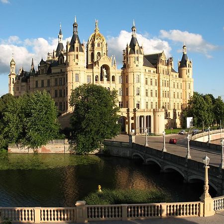 A&S Ferienzentrum Schwerin ชเวียรีน ภายนอก รูปภาพ